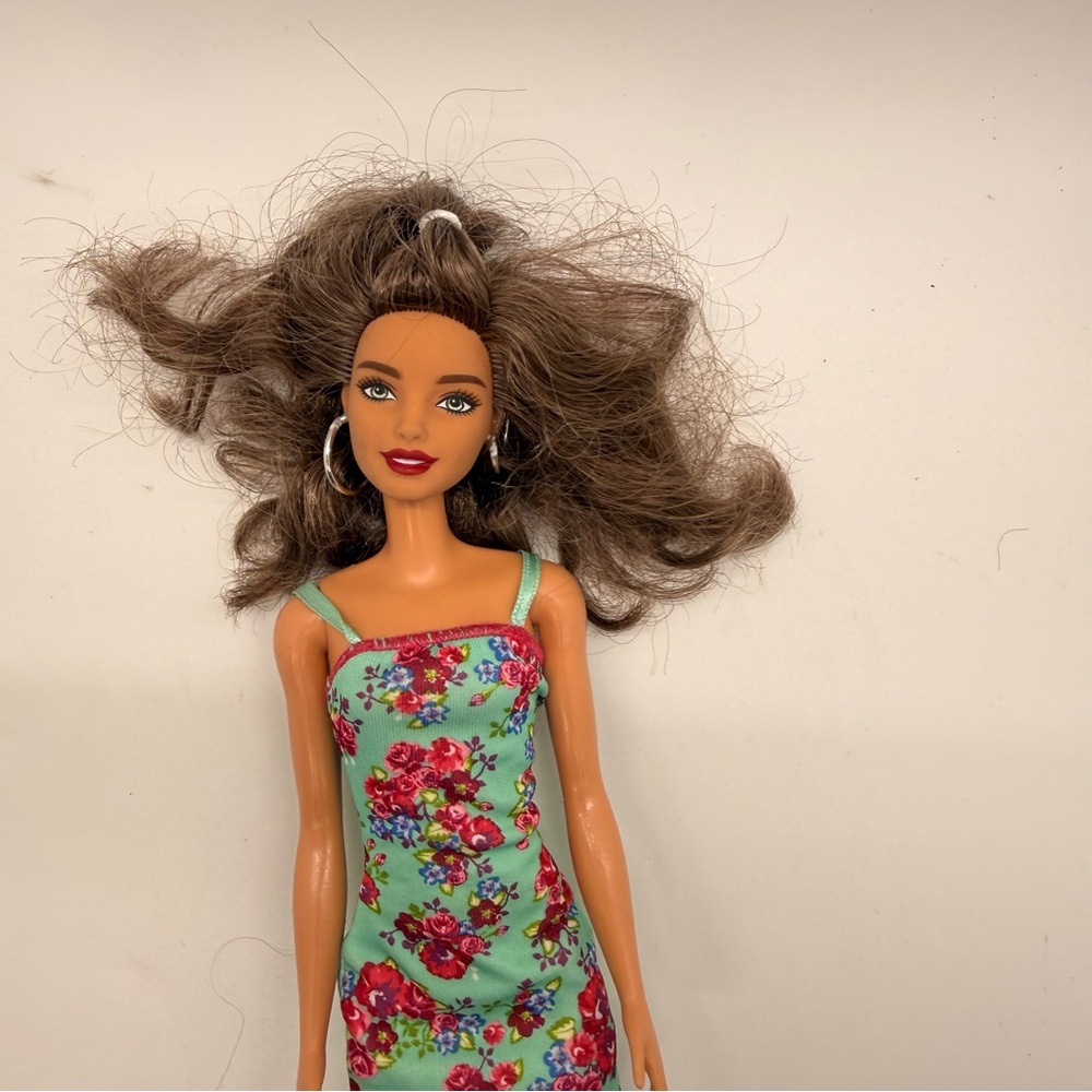 Floral Dress Action Figure with Gray Prosthetic Leg